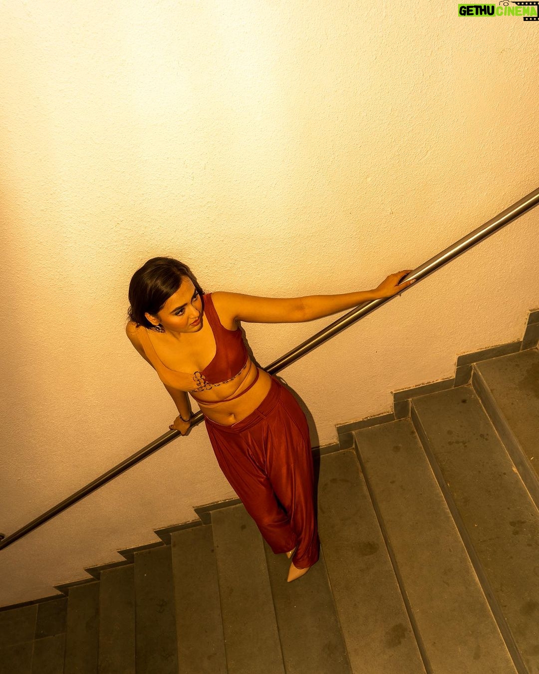 Tejasswi Prakash Instagram - Indolent stairs 🙈 . . . Styled by @natashaabothra With @mausmi_mitra_ Assited by @viiddz Coord @label_bella_d Earring and ring @kickyandperky Footwear @augusthaofficial 📸 @that.nikhil