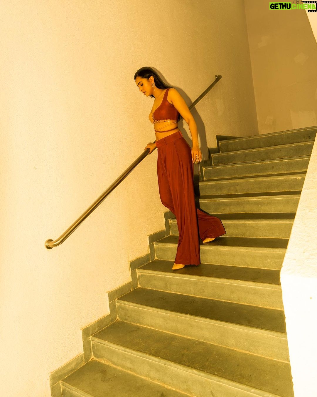 Tejasswi Prakash Instagram - Indolent stairs 🙈 . . . Styled by @natashaabothra With @mausmi_mitra_ Assited by @viiddz Coord @label_bella_d Earring and ring @kickyandperky Footwear @augusthaofficial 📸 @that.nikhil