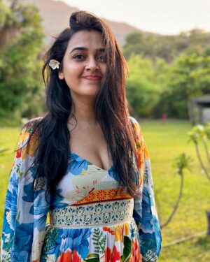 Tejasswi Prakash Instagram - Being @kkundrra ‘s muse 😇

Styled by @natashaabothra 
Outfit @majesticbyjapnah