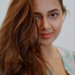 Tejasswi Prakash Instagram - All this travelling has taken a toll on my hair. It has become so FRIZZY & unmanageable. But NOT ANYMORE! All thanks to @lovebeautyandplanet_in’s Argan Oil & Lavender 2min Magic Masque. This Masque tames my Frizz in just 2mins as it has Argan & Coconut Oil. This is amazing, I love how my hair went from Frizz to Frizz-free & WOW, it smells so good, just like French Lavender! You guys can also get Frizz-Free Hair with This 2min Magic Masque! #Ad #lovebeautyandplanet #HairProducts #HairCare #hairmask