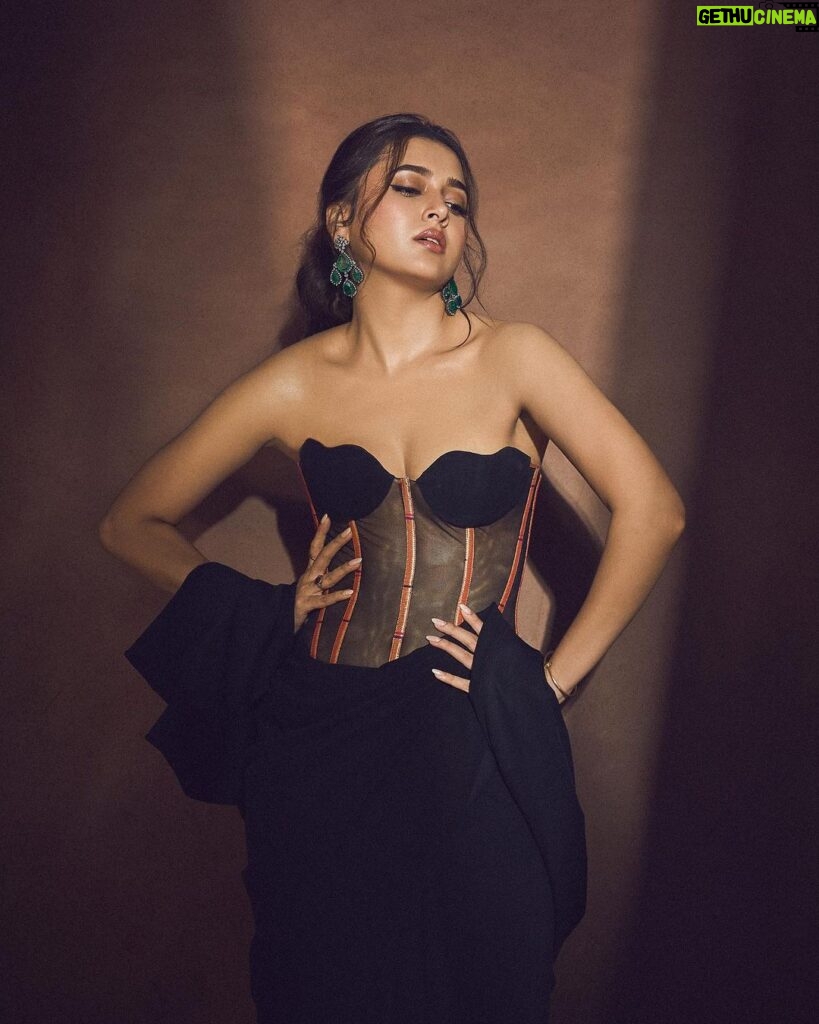 Tejasswi Prakash Instagram - Just updating my “this is her” pic . . . . . . Outfit by @manishgharatofficial Jewellery @karishma.joolry Styled by @shrushti_216 Makeup by @jyotiiadvani.artistry Hair @zulekha333 📸 @amannagoshe
