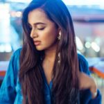 Tejasswi Prakash Instagram - Embrace change 💙 . . . . . 📸 @that.nikhil Styled by @natashaabothra With @priyankaa.a_91 @mausmi_mitra_ Outfit:- @nidhiandmahak Earring:- @ruhhette