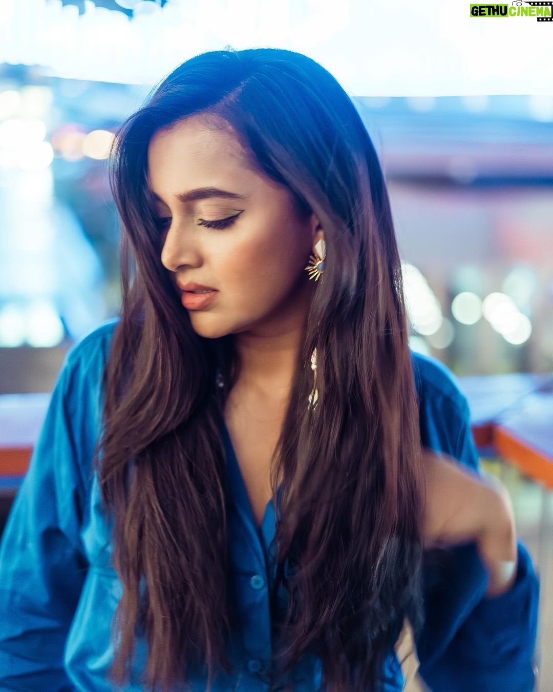 Tejasswi Prakash Instagram - Embrace change 💙 . . . . . 📸 @that.nikhil Styled by @natashaabothra With @priyankaa.a_91 @mausmi_mitra_ Outfit:- @nidhiandmahak Earring:- @ruhhette