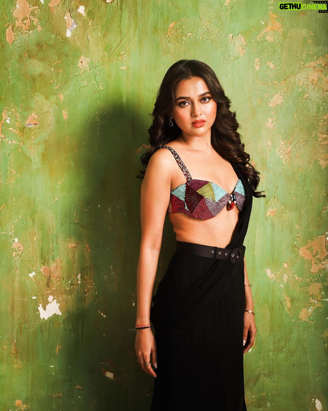 Tejasswi Prakash Instagram - Ukiyo ♥️ . . . . . Outfit : @surabhi.gandhi Jewellery : @kushalsfashionjewellery Stylist: @kansalsunakshi Style team: @kareenamenghani Makeup: @shrishtishettyy HairStyle: @zulekha333 📸 @smileplease_25