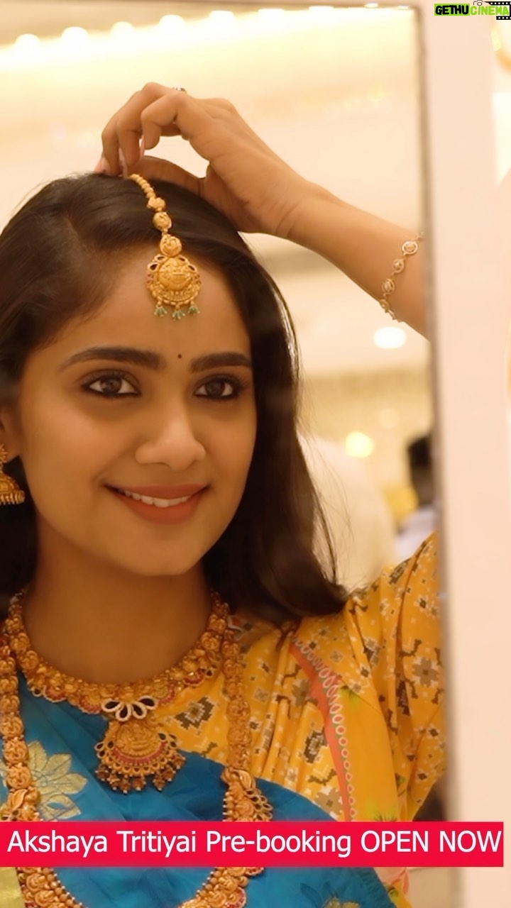 Tejaswini Gowda Instagram - Pre-Book your Gold Jewellery for Akshaya Tritiyai from Revathi stores, Redhills & Perambur Thangamaligai. Book your Gold in today’s price and if the price drops on Akshaya Tritiya get the difference amount as ‘Cash-Back’. @revathistores_thebestshop ✨
