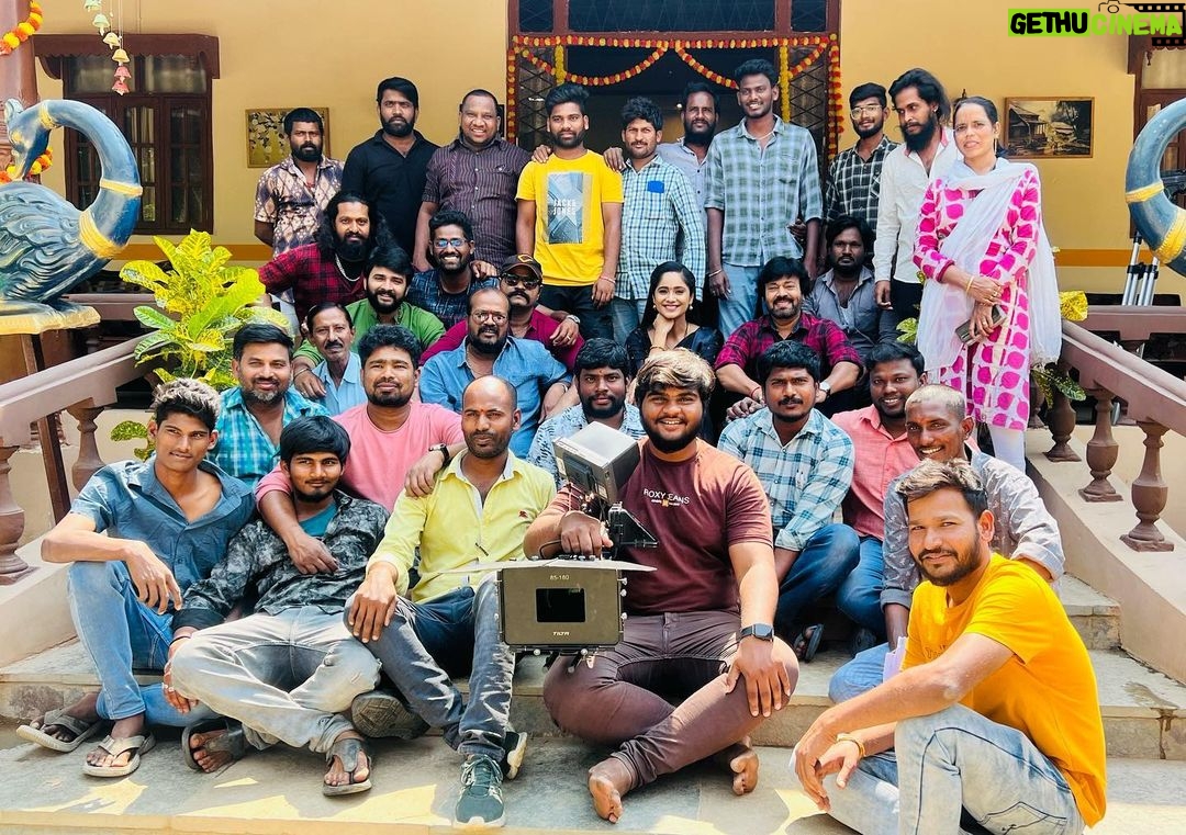 Tejaswini Gowda Instagram - SHIVANI signing off!!!!!! Thank u so much for all the love n support u guys have showered on us♥️ N That was a wonderful journey 🥰 Missing some people in this pick 😐