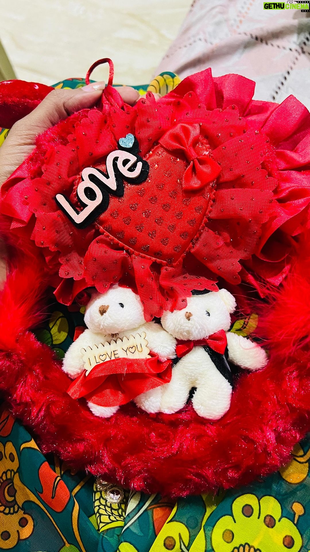 Tejaswini Gowda Instagram - Such a beautiful gifts for Valentine’s Day from @lalithadolls ♥️ Thank u so much🥰 loved it♥️