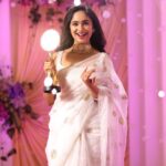 Tejaswini Gowda Instagram - Most popular pair and Raising star of the year🥰♥️ Thank u @zeetamizh for appreciating me n my work and encouraging me to do more n more🥰 N thank u so much everyone for ur support and I’ll never fail to entertain u guys🥰 Love u all….!!!!!!♥️ Outfit: @annamstudio 🥰 Jewellery: @new_ideas_fashions ♥️