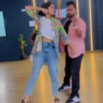 Tejaswini Gowda Instagram - Ayyo master🤭 @govind.kotap #OsiPellama @heshamabdulwahab @mythriofficial @saregamatelugu #kushi #vijaydeverakonda #samantha #trending #love #ig #reel