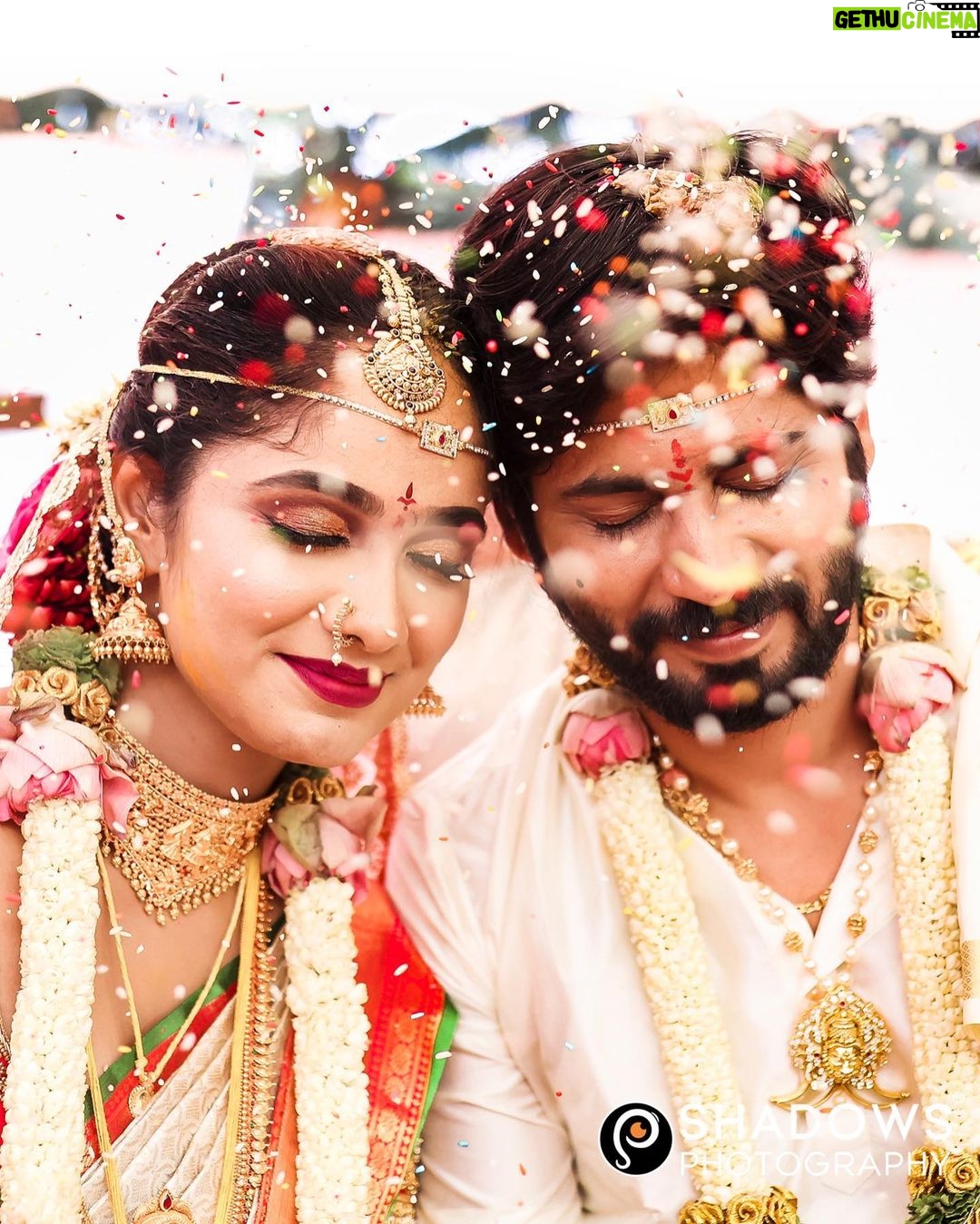 Tejaswini Gowda Instagram - Precious smiles are more than priceless diamonds π #teluguwedding #telugubride #telugu #southindianbride #hyderabad #teluguactress #telugumemes #saree #telugucinema #pattusaree #telugucomedy #telugudubsmash #telugutiktok #tamilwedding #telugumusically #telugusongs #teluguhotactress #bridesofindia #telugumovies #kanchipattu #silksarees #telugubgm #telugumovie #telugutrolls #weddingsaree #wedding #pellikuthuru #kanchipattusaree #love #telugulovesongs Bangalore, India