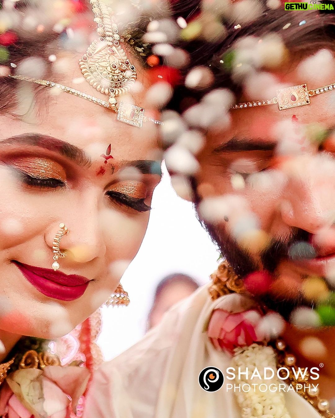 Tejaswini Gowda Instagram - Precious smiles are more than priceless diamonds π #teluguwedding #telugubride #telugu #southindianbride #hyderabad #teluguactress #telugumemes #saree #telugucinema #pattusaree #telugucomedy #telugudubsmash #telugutiktok #tamilwedding #telugumusically #telugusongs #teluguhotactress #bridesofindia #telugumovies #kanchipattu #silksarees #telugubgm #telugumovie #telugutrolls #weddingsaree #wedding #pellikuthuru #kanchipattusaree #love #telugulovesongs Bangalore, India