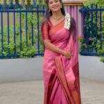 Tejaswini Gowda Instagram - #Aradhya 💞 in loop 🎧😍 @heshamabdulwahab @sidsriram @chinmayisripaada @thedeverakonda @samantharuthprabhuoffl @saregamatamil #kushi #sid #love #crush #ig #trending Saree: @rs_fashionss_ ♥️