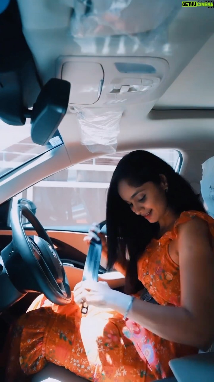 Tejaswini Gowda Instagram - Although it was a long drive, the amazing MG Hector SUV made it extremely comfortable for me to travel to Ramoji Film City for my shoot day. It is indeed a perfect blend of luxury, technology, and safety which made every moment a delight. It has spacious interiors with ventilated seats, excellent comfort, and state-of-the-art technologies including auto turn indicators and a voice-activated entertainment system. Experience the comfort that comes with technologies like adaptive cruise control. The car also offers ADAS Autonomous level 2 features which makes the experience of driving, a hassle free one always ensuring safety and comfort. With this luxurious MG Hector SUV, I indulged myself in the greatest pampering, and I’m sure you will too. Before a hectic shoot, it is always crucial to have safe yet comfortable travel because it puts you in a good state of mind and gives you energy! #Collaboration #NextGenHector #FilmCityAdventures #CarShootVibes #HectorDrivesRamoji #MGHector #MG #Hector #InternetCar #PremiumSUV #MorrisGaragesIndia