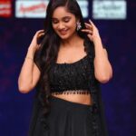 Tejaswini Gowda Instagram - 🖤 Styling: @harinireddym Outfit: @sr_label_by_yaminireddy Jewellery: @fashioncurvee