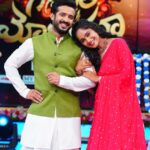 Tejaswini Gowda Instagram - Teju bangaram ❤️❤️ For Vinayaka Chaviti on @starmaa this 18th at 12pm @_tejaswini_gowda_official #anchorravi #brosislove #mysister