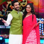 Tejaswini Gowda Instagram - Teju bangaram ❤️❤️ For Vinayaka Chaviti on @starmaa this 18th at 12pm @_tejaswini_gowda_official #anchorravi #brosislove #mysister
