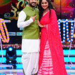 Tejaswini Gowda Instagram - Teju bangaram ❤️❤️ For Vinayaka Chaviti on @starmaa this 18th at 12pm @_tejaswini_gowda_official #anchorravi #brosislove #mysister
