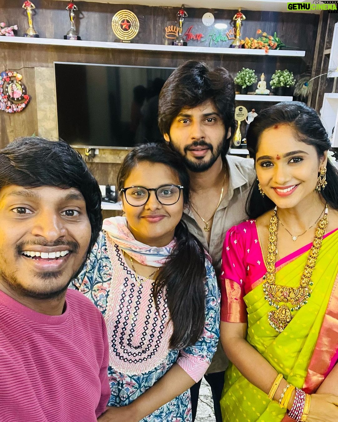 Tejaswini Gowda - 257K Likes - Friends like family😍
@amardeep_chowdary @yadamma_raju @_tejaswini_gowda_official
#stellaraj777 #yadammaraju #sunday #amardeep_chowdary #tejaswigowda