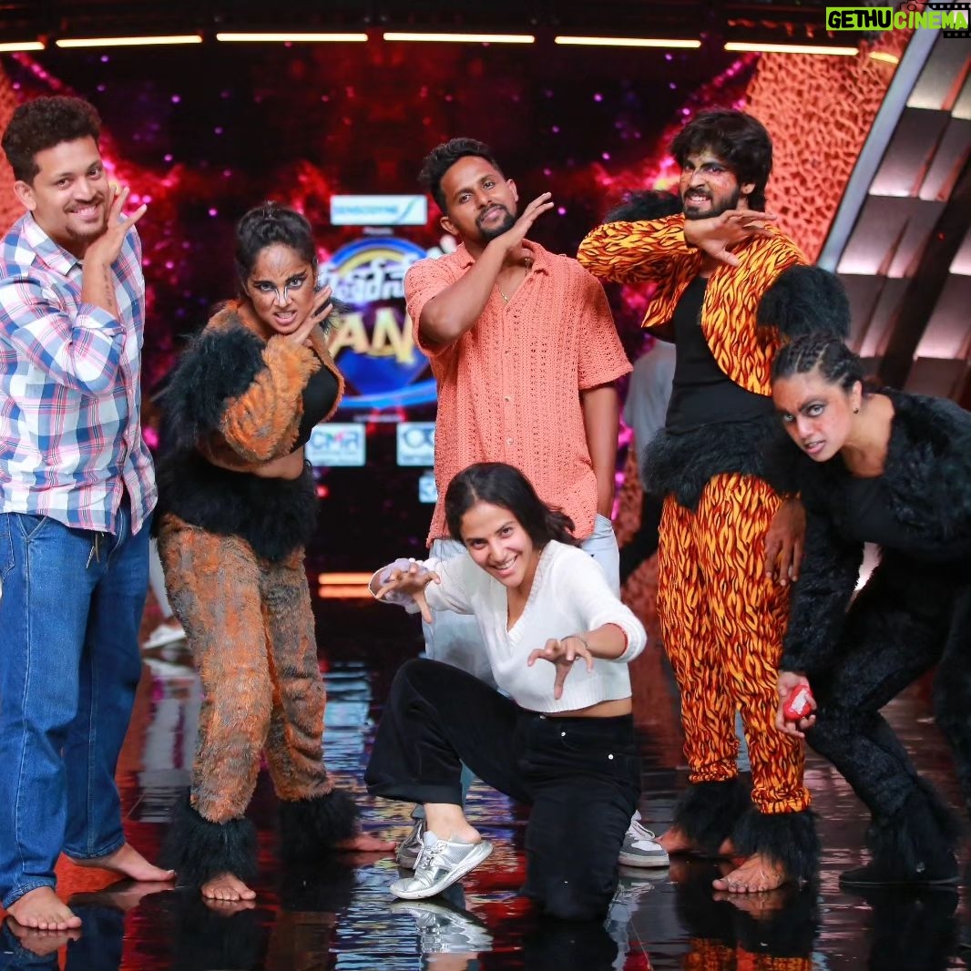 Tejaswini Gowda Instagram - Power packed dance performance 💥 don't miss to watch pushpa the fire 🔥 #neethoneadance #dance #team #starmaa @rishika_poddar @govind.kotap @ach_prash