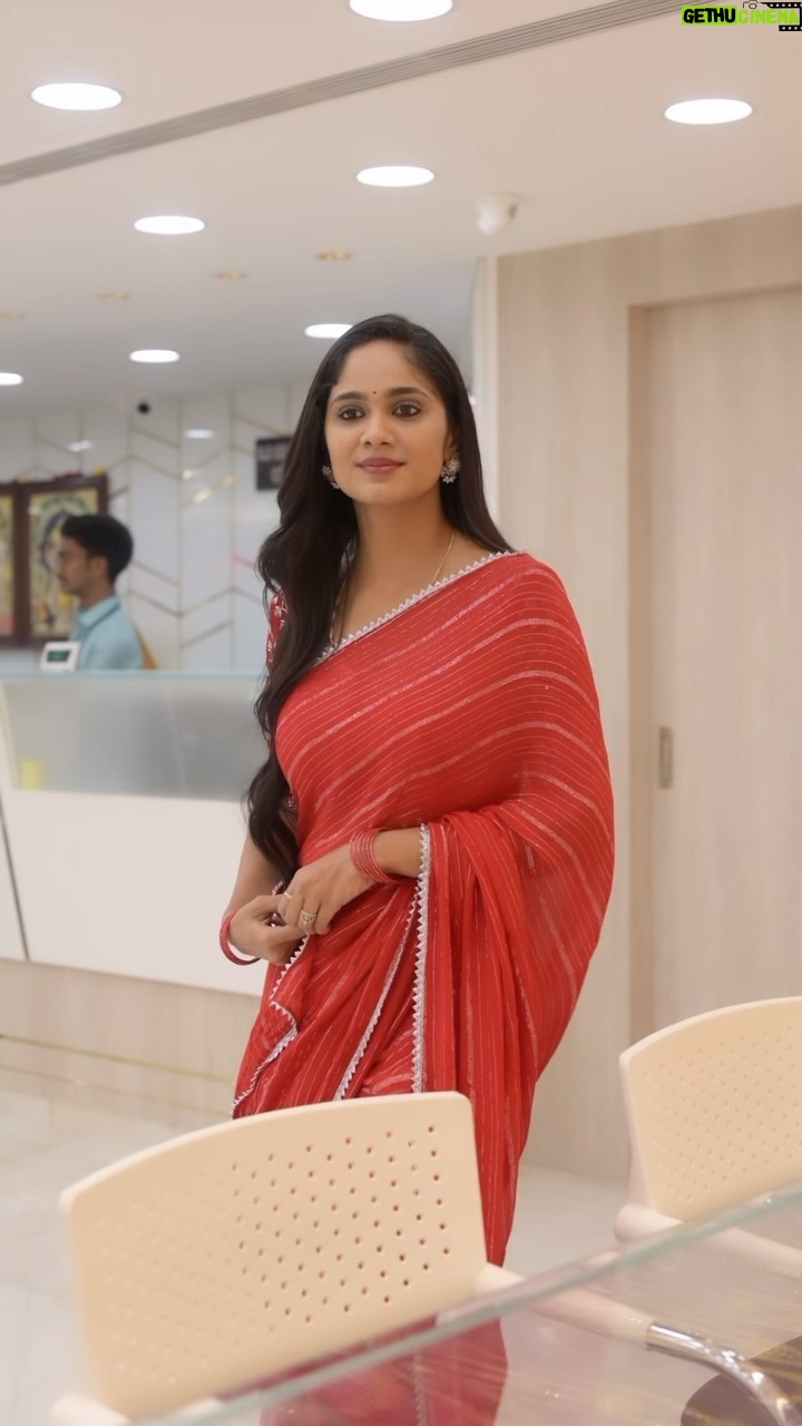 Tejaswini Gowda Instagram - Jewellery that illuminates not just your attire but your spirit too... Adorn the moments with the subtle sophistication of our Diwali collection, where every piece is crafted with precision and grace. ✨💫 “Elevate your Diwali grace with Lalithaa Jewellery’s timeless elegance. ✨💍 #DiwaliElegance #TimelessBeauty #JewelsOfPrecision #LalithaaJewellery”