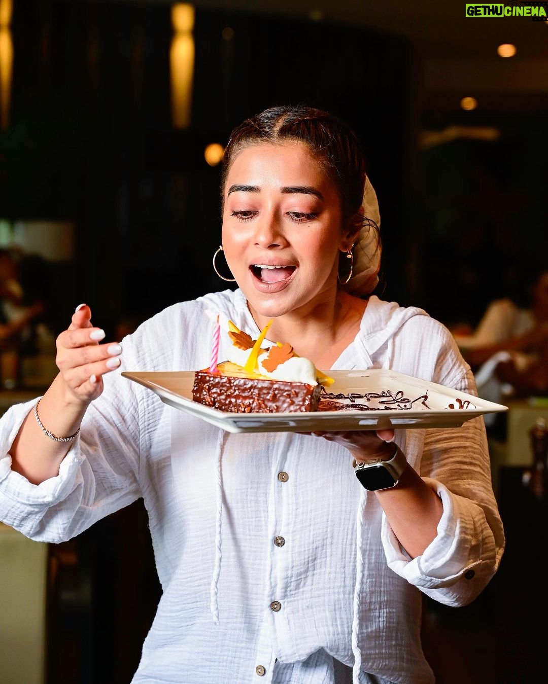 Tina Datta Instagram - Counting my blessings every second! A birthday memory that will stay with me forever… Dubai, you’ve never felt so special… ❤️ @pullmandubaidcc @all_mea . . . #PullmandDubaidcc #25YearsofHospitality #AllWaysonMyMind #birthday #traveldiaries #dubaidiaries #tinadatta Pullman Dubai Creek City Centre