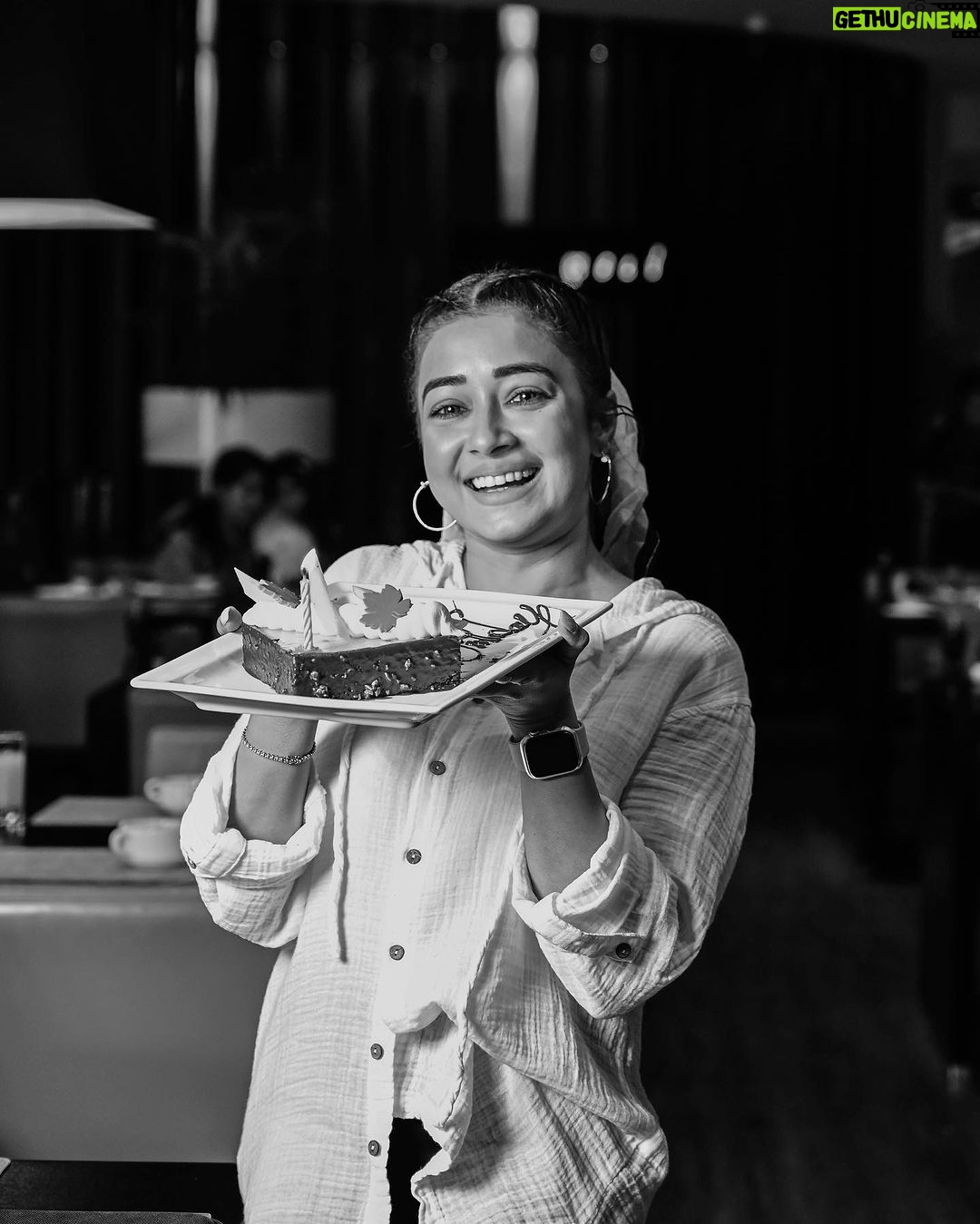 Tina Datta Instagram - Counting my blessings every second! A birthday memory that will stay with me forever… Dubai, you’ve never felt so special… ❤️ @pullmandubaidcc @all_mea . . . #PullmandDubaidcc #25YearsofHospitality #AllWaysonMyMind #birthday #traveldiaries #dubaidiaries #tinadatta Pullman Dubai Creek City Centre