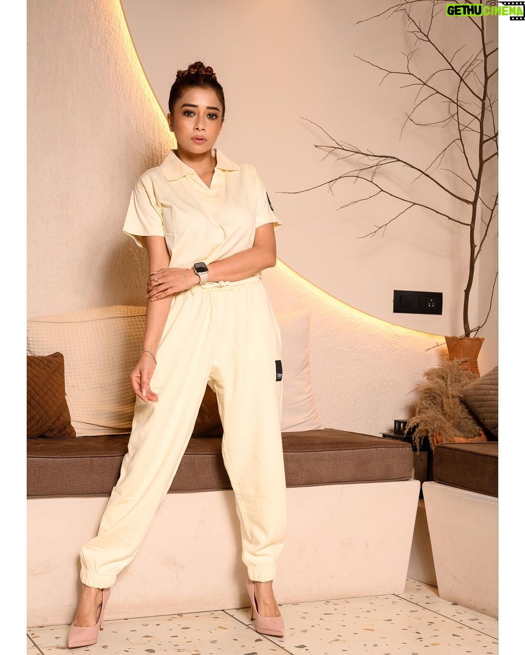 Tina Datta Instagram - Sometimes the best thing to do in life is detox! Let go of all colors, let go of all that has been on you and take a step back. . . . #photooftheday #instagood #fashion #TinaKaStyle #tinadatta