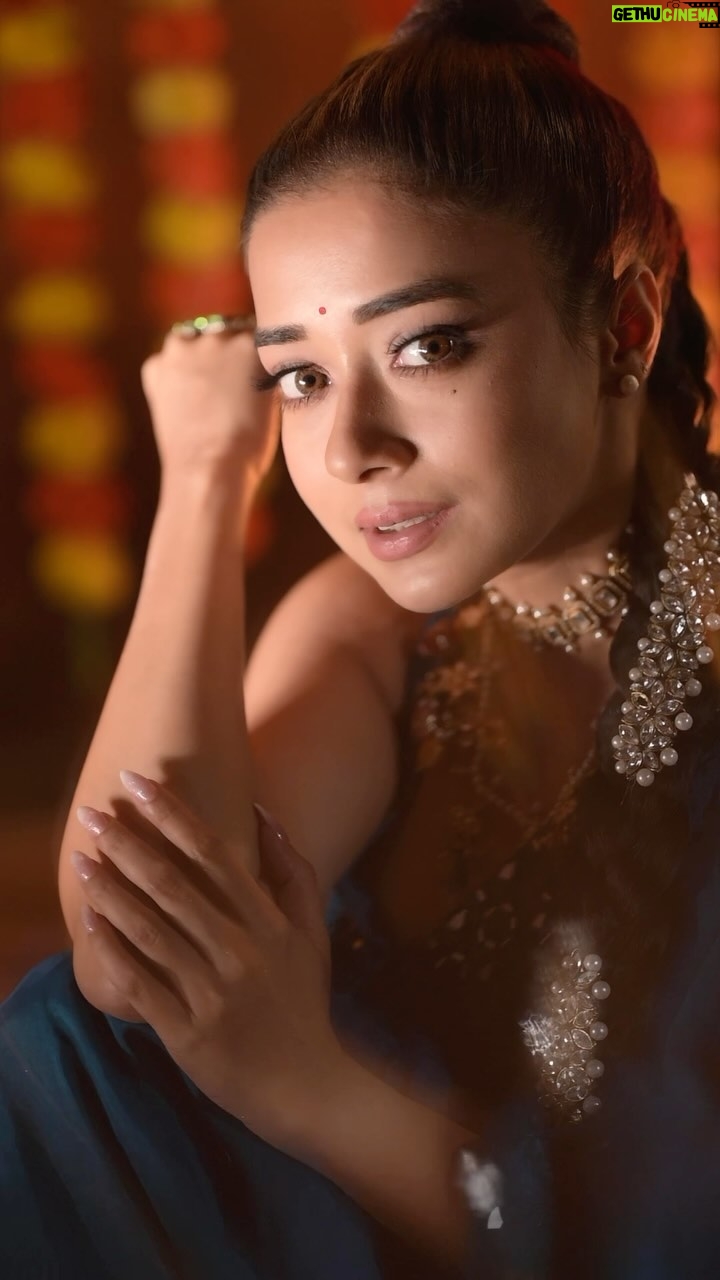 Tina Datta Instagram - Dropping Diwali feels on your feed because I love the time of the year! Xmas you’re coming too soon this year but I gotcha, you know I love the reds and greens too! @deepak_das_photography . . . #feelkaroreelkaro #feelitreelit #reels #festivelook #fashion #style #lookbook #TinaKaStyle #tinadatta