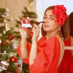 Tina Datta Instagram – Jingles in the air
Gifts under the tree
‘Tis the day of giving and gifts
Of Santa and Candy Canes
Being Naughty and Nice
With Snowy Dream and Reindeers
Wishing all of you a very very Merry Xmas!

@harrymalik__photography__ 
.
.
.
#christmas #christmastime #santaclaus #feelkaroreelkaro #reels #reelsinstagram #tinadatta