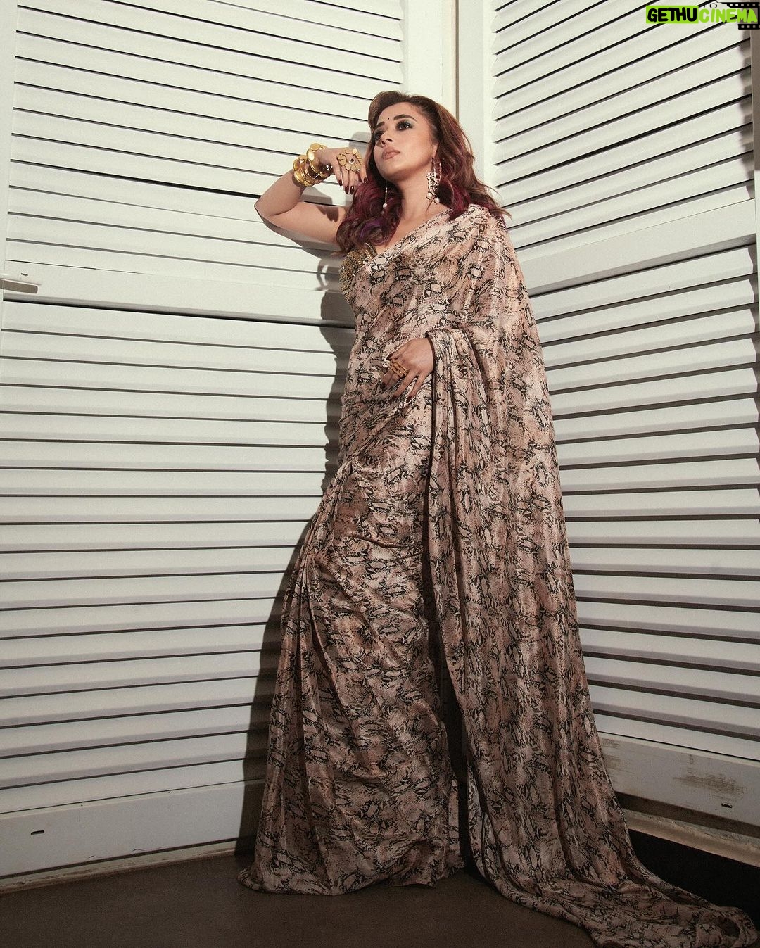 Tina Datta Instagram - Never getting enough of being a Desi Girl!! #WorldSareeDay ❤️ @krupa_jain @vedishnaidu_photography . . . #saree #sareelove #desigirl #fashion #style #TinaKaStyle #tinadatta Raipur City (Chhattisgarh)