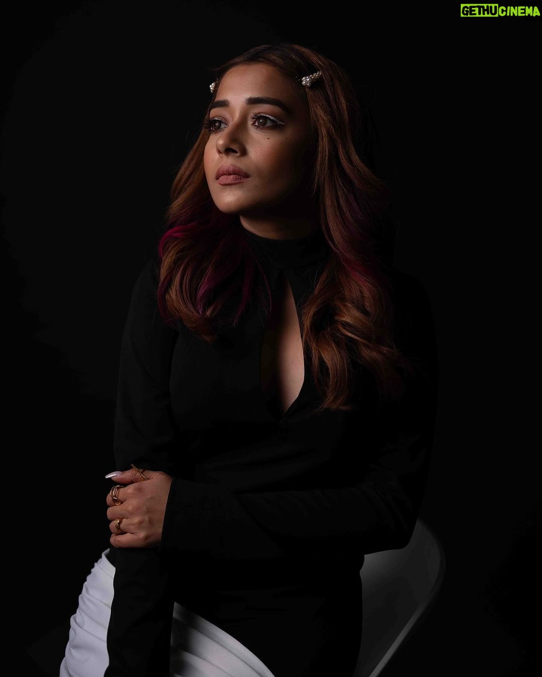 Tina Datta Instagram - 🖤 . . . #fashion #style #lookbook #lionsgoldawards #uttaran #ichcha #tinadatta #tribetina