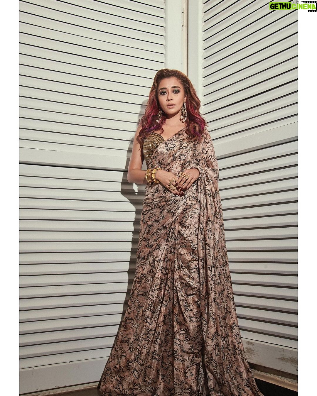 Tina Datta Instagram - Never getting enough of being a Desi Girl!! #WorldSareeDay ❤️ @krupa_jain @vedishnaidu_photography . . . #saree #sareelove #desigirl #fashion #style #TinaKaStyle #tinadatta Raipur City (Chhattisgarh)