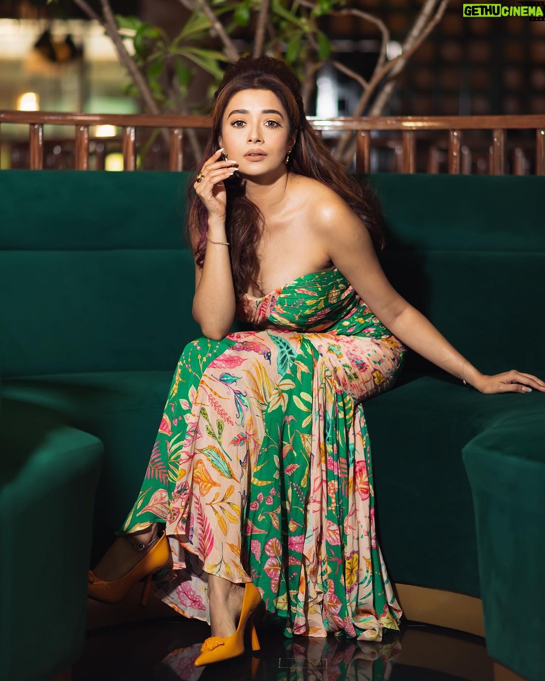 Tina Datta Instagram - Easy breezy, the winter’s crazy. How the day gone all hazy? . . . #TinaKaStyle #fashion #style #lookbook #winter #wintermood #tinadatta
