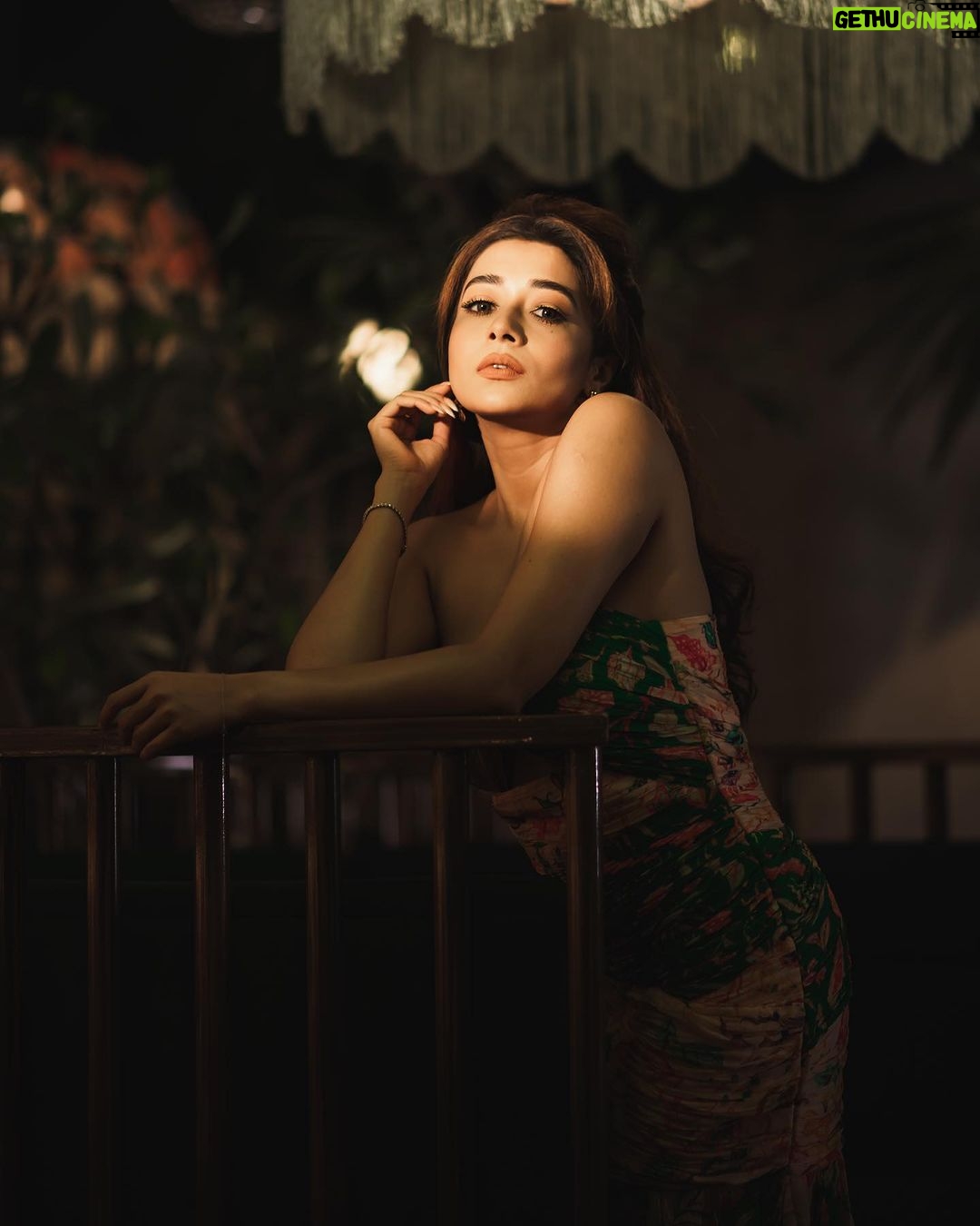 Tina Datta Instagram - Easy breezy, the winter’s crazy. How the day gone all hazy? . . . #TinaKaStyle #fashion #style #lookbook #winter #wintermood #tinadatta