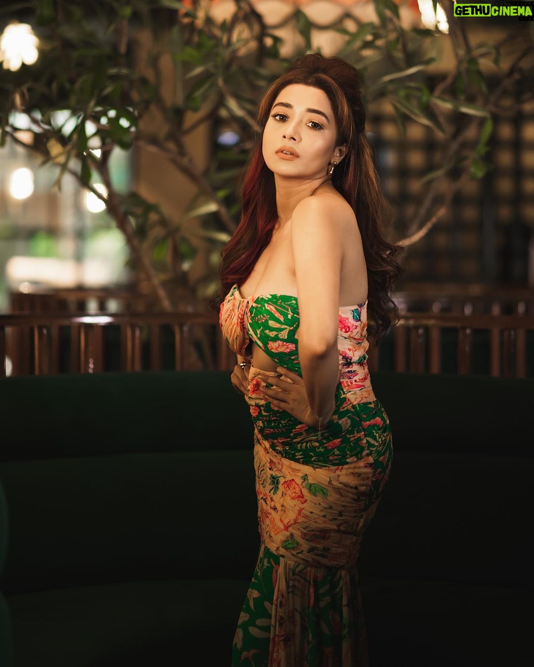 Tina Datta Instagram - Easy breezy, the winter’s crazy. How the day gone all hazy? . . . #TinaKaStyle #fashion #style #lookbook #winter #wintermood #tinadatta