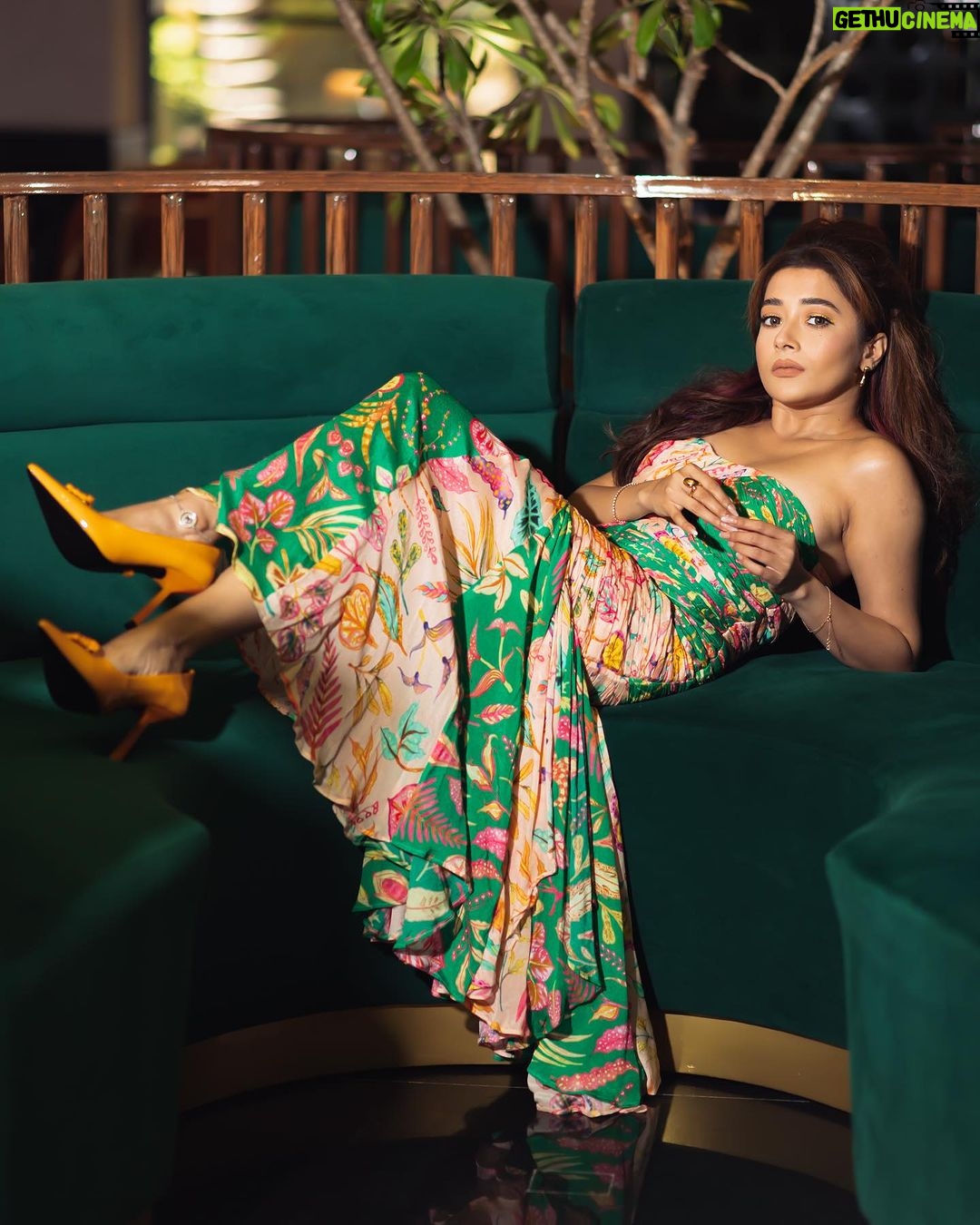 Tina Datta Instagram - Easy breezy, the winter’s crazy. How the day gone all hazy? . . . #TinaKaStyle #fashion #style #lookbook #winter #wintermood #tinadatta