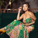 Tina Datta Instagram - Easy breezy, the winter’s crazy. How the day gone all hazy? . . . #TinaKaStyle #fashion #style #lookbook #winter #wintermood #tinadatta