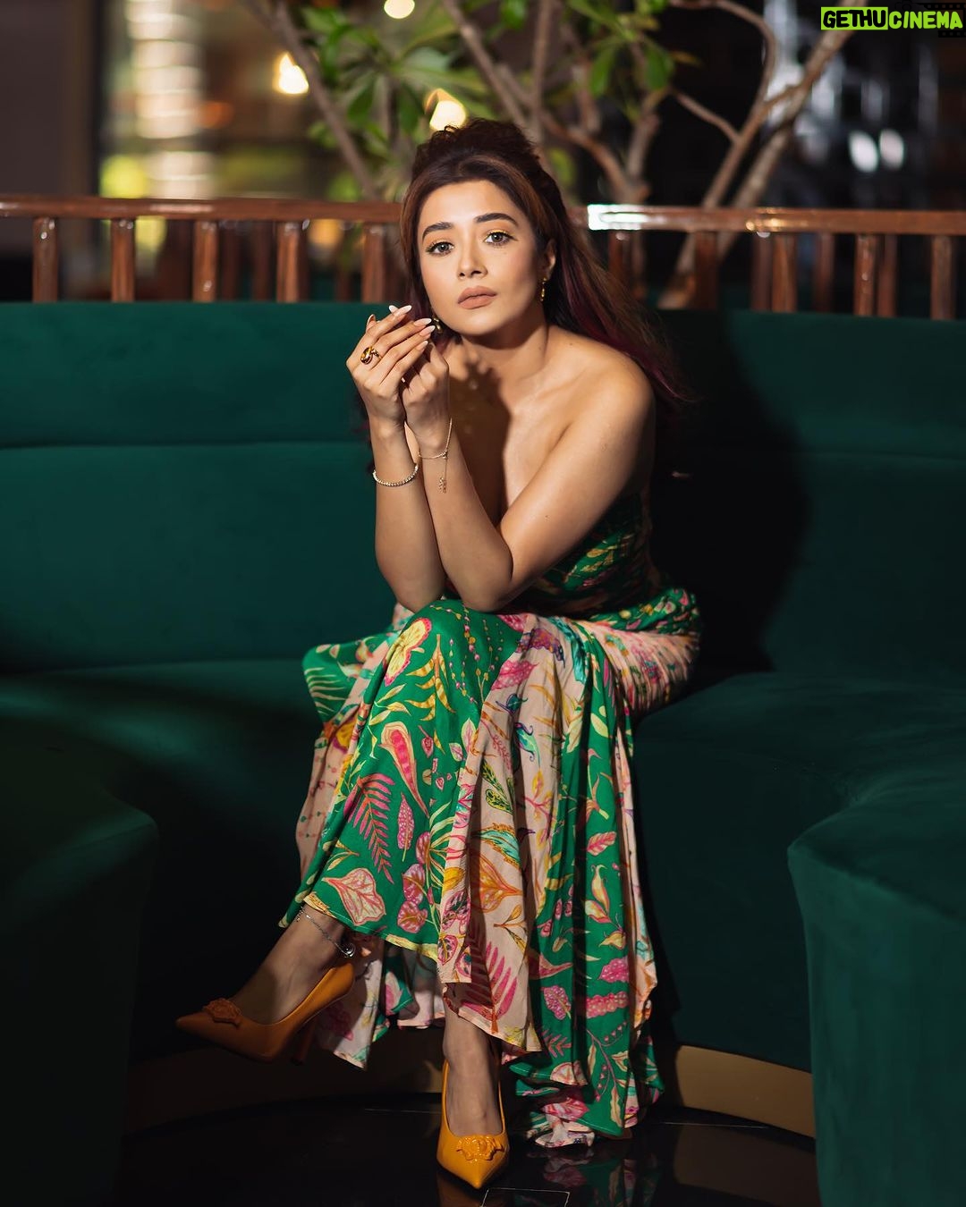 Tina Datta Instagram - Easy breezy, the winter’s crazy. How the day gone all hazy? . . . #TinaKaStyle #fashion #style #lookbook #winter #wintermood #tinadatta