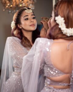 Tina Datta Instagram - Hey Alexa, please play Lag Ja Gale… @areesz . . . #fashion #style #desigirl #indianwear #TinaKaStyle #tinadatta