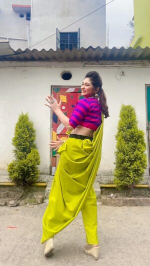 Tiyasha Lepcha Instagram - Shenanigans from the set of “RANNA-GHAR”

Costume - Joy Roy 
@zeebanglaofficial 

#kaachabadam #reelitfeelit #reelsinstagram #reelkarofeelkaro #trending #explore #rannaghar #reelsindia