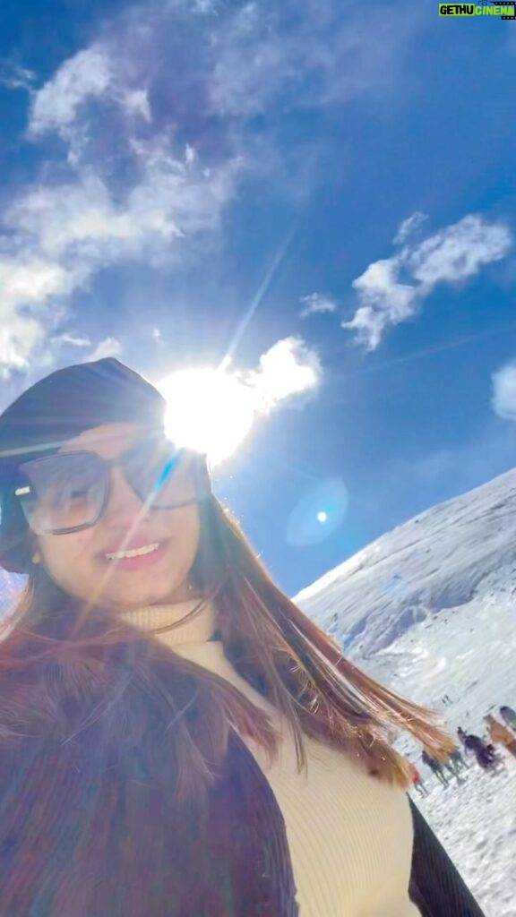 Tiyasha Lepcha Instagram - Love for Mountains 🏔 #reelitfeelit #reelsinstagram #explore #explore2022 #reelkarofeelkaro #mountains #northsikkim #zeropointsikkim #zeropoint #reelsvideo Zero Point, North Sikkim