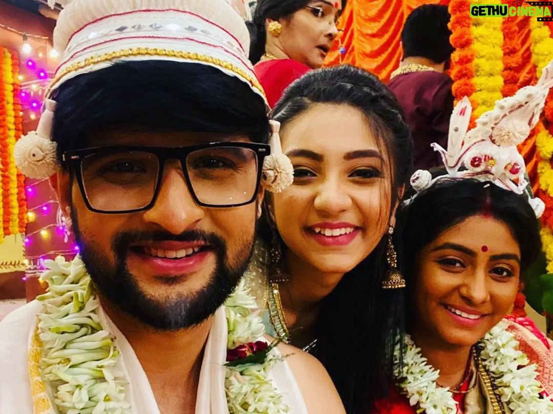 Tiyasha Lepcha Instagram - 18 ই জুন 2018 থেকে 9 ই জানুয়ারি 2022 দীর্ঘ এই পথচলার শেষ হলো আজ..... তোমাদের সকলের ভালোবাসাই আমায় তিয়াসা থেকে বাংলার ঘরের মেয়ে শ্যামা বানিয়েছে..... এই ভালোবাসা আগামী দিনেও চাই..... 🙏 খুব খুব মিস করবো আমার কৃষ্ণকলি টিমকে..... আমার চৌধুরী পরিবার কে..... আমার Full Onscreen Ofscreen Unit কে.... Love U All 💖