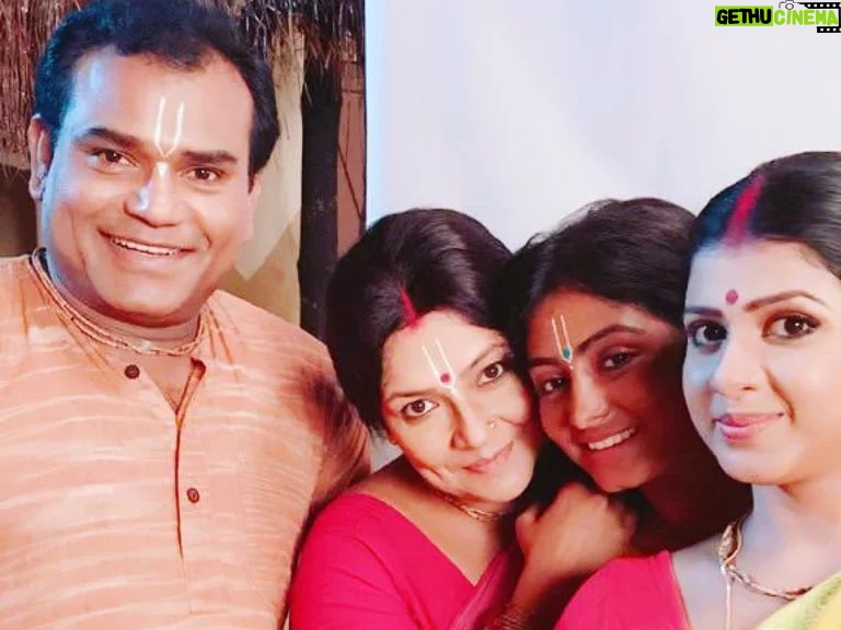 Tiyasha Lepcha Instagram - 18 ই জুন 2018 থেকে 9 ই জানুয়ারি 2022 দীর্ঘ এই পথচলার শেষ হলো আজ..... তোমাদের সকলের ভালোবাসাই আমায় তিয়াসা থেকে বাংলার ঘরের মেয়ে শ্যামা বানিয়েছে..... এই ভালোবাসা আগামী দিনেও চাই..... 🙏 খুব খুব মিস করবো আমার কৃষ্ণকলি টিমকে..... আমার চৌধুরী পরিবার কে..... আমার Full Onscreen Ofscreen Unit কে.... Love U All 💖