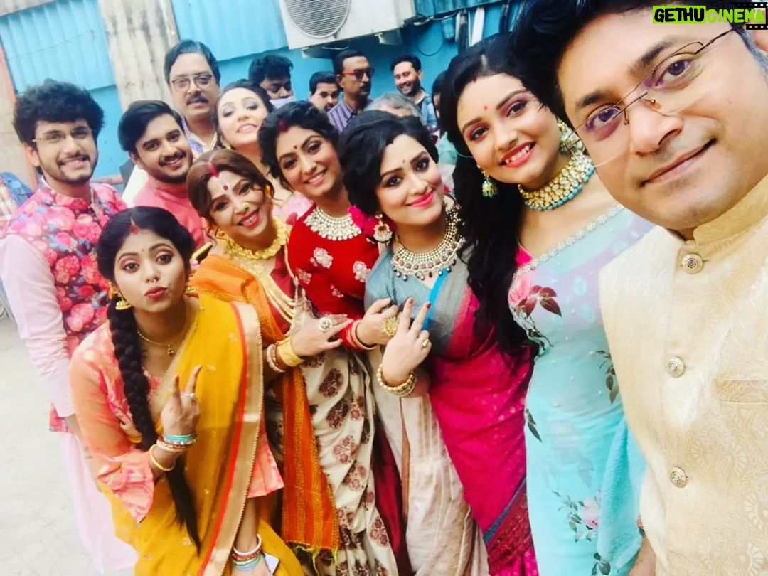 Tiyasha Lepcha Instagram - 18 ই জুন 2018 থেকে 9 ই জানুয়ারি 2022 দীর্ঘ এই পথচলার শেষ হলো আজ..... তোমাদের সকলের ভালোবাসাই আমায় তিয়াসা থেকে বাংলার ঘরের মেয়ে শ্যামা বানিয়েছে..... এই ভালোবাসা আগামী দিনেও চাই..... 🙏 খুব খুব মিস করবো আমার কৃষ্ণকলি টিমকে..... আমার চৌধুরী পরিবার কে..... আমার Full Onscreen Ofscreen Unit কে.... Love U All 💖