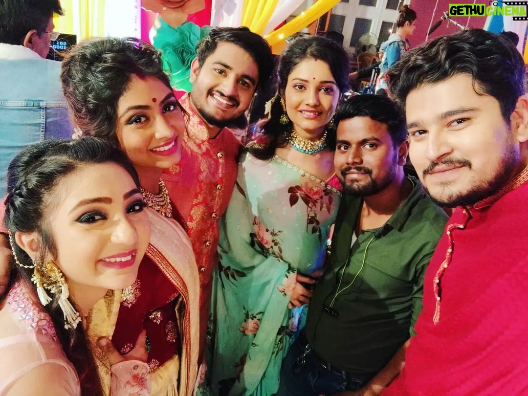 Tiyasha Lepcha Instagram - 18 ই জুন 2018 থেকে 9 ই জানুয়ারি 2022 দীর্ঘ এই পথচলার শেষ হলো আজ..... তোমাদের সকলের ভালোবাসাই আমায় তিয়াসা থেকে বাংলার ঘরের মেয়ে শ্যামা বানিয়েছে..... এই ভালোবাসা আগামী দিনেও চাই..... 🙏 খুব খুব মিস করবো আমার কৃষ্ণকলি টিমকে..... আমার চৌধুরী পরিবার কে..... আমার Full Onscreen Ofscreen Unit কে.... Love U All 💖