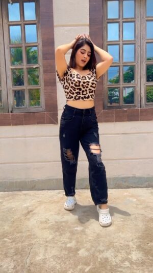 Tiyasha Lepcha Instagram - After long time 💃💃
#reelsinstagram #instagram #posityvity #trainding #balanciaga 

🎥 @bibo_bip
