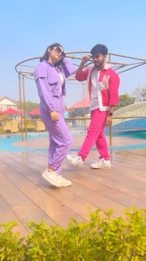 Tiyasha Lepcha Instagram - Colourful duo🌸🌺

#reelsinstagram #trainding