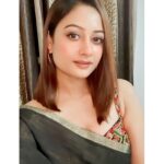 Tonni Laha Roy Instagram - Saree after haircut 🫠♥️ Swipe left if u like 😎 #haircut #saree #newlook #love #instagood