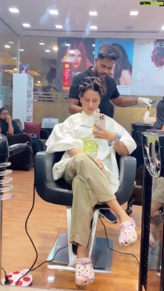 Tonni Laha Roy Instagram - ✂️ Life is too short to have boring hair ✂️ #obsessed #intagood #instadaily #instalike #haircut #haircolor