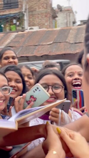 Tonni Laha Roy Instagram - I dedicate this song for you all 🫶
I am nothing without your pure love.
Thanking you🙏🏻❣️
#dedicated #thankyou #fanlove #love #grateful #loveyouall
@vickykaushal09